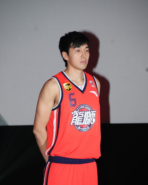 图片报：诺伊尔将根据身体情况决定是否在明年夏天退役（图片报：诺伊尔明夏是否退役取决于身体状态）