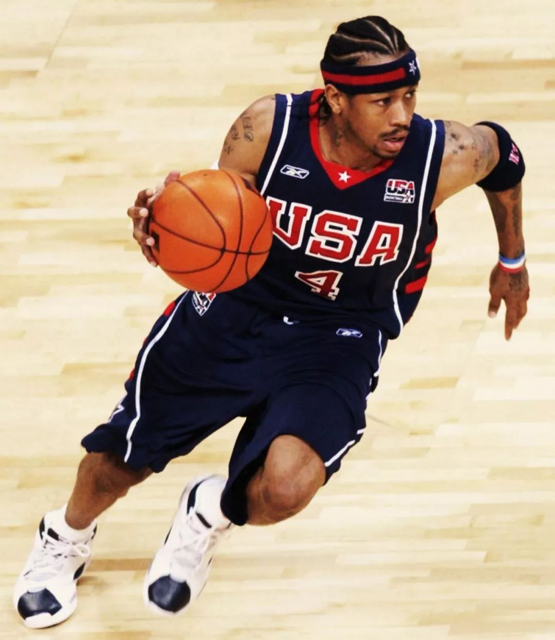 尼日利亚队队长埃孔宣布从国家队退役，期间共为国出战83场（尼日利亚队长埃孔宣布退出国家队，生涯为国出战83场）