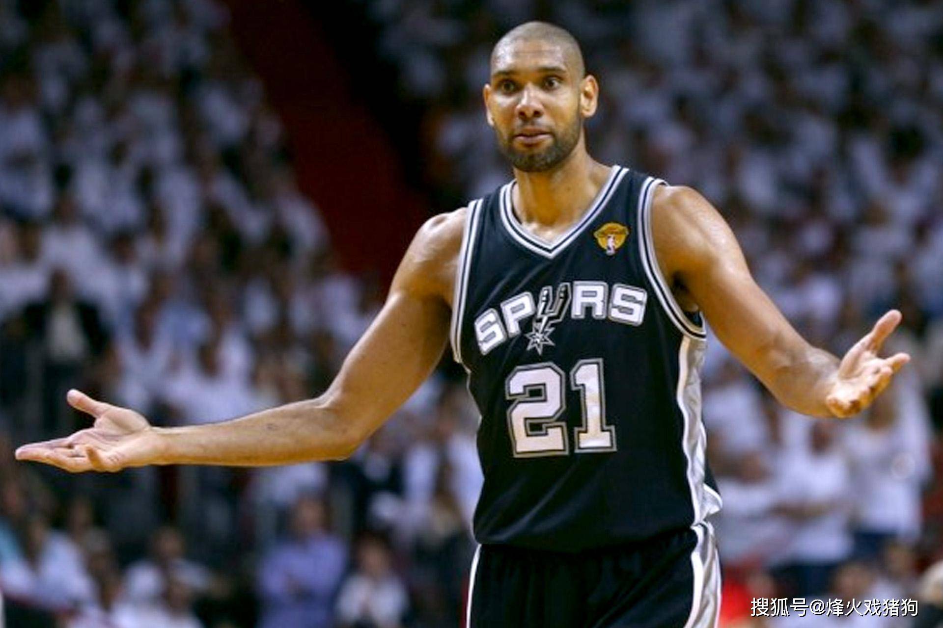 约基奇再送三双 掘金稳居前列（约基奇再拿三双，掘金继续高居前列）