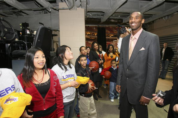 法甲半场：隆吉耶破僵，客队三中门框，梅斯暂0-1雷恩（法甲半场：隆吉耶先拔头筹，客队三次中框，梅斯暂以0-1落后雷恩）