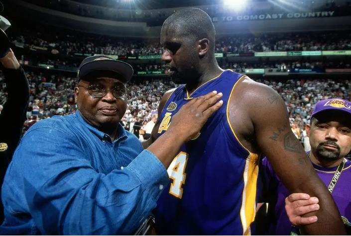 苏超奖杯由徐州企业使用3D打印打造，使用航天级钛合金（苏超冠军奖杯由徐州企业3D打印完成，采用航天级钛合金材质）